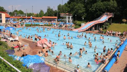 Archivbild: njn
In der Stadtratssitzung ging es wieder mal um eine eventuelle Schließung des Erbendorfer Freibads – auch wenn der Punkt von der Tagesordnung genommen worden war.