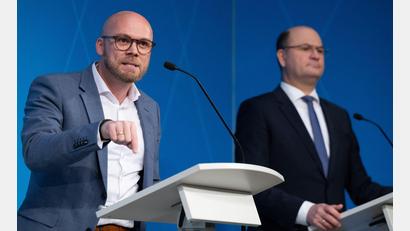 Bild: Sven Hoppe/dpa
Fabian Mehring (links) und Albert Füracker: Streit beigelegt. Oder nicht? (Archivbild)