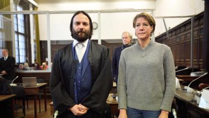 Bild: Georg Wendt/dpa Pool/dpa
Christina Block und ihr Anwalt.