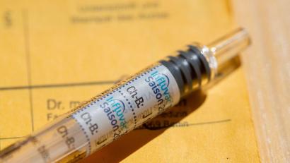 Bild: Fernando Gutierrez-Juarez/dpa
Ein kleiner Piks kann eine fiese Grippe oft verhindern.