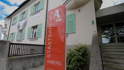 Archivbild: Wolfgang Steinbacher
Das Staatsarchiv Amberg veranstaltet die Reihe „Eine Stunde im Archiv“. Am 28. Januar findet ein Vortrag zu Todeserklärungen statt – 11.000 solcher Dokumente werden hier verwahrt.