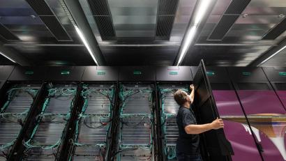 Bild: Marijan Murat/dpa
„Wenn man die Kernsysteme nicht modernisiert, redet man mit KI nur etwas schön.“ (Archivbild)