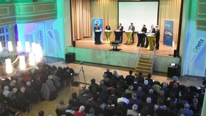 Archivbild: Gabi Schönberger
Die Weidener OB-Kandidaten stellten sich bei der Podiumsdiskussion von Oberpfalz-Medien den Fragen der Redakteure und Leser. Das Bild zeigt die Veranstaltung von 2020 im evangelischen Vereinshaus.