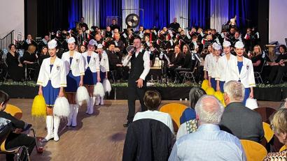 Bild: Verein Abenteuer Kultur e V./Markus Werner
Auch die Majoretten-Tänzerinnen aus Tschechien nehmen am sogenannten Blitzkonzert in der Erbendorfer Stadthalle teil.