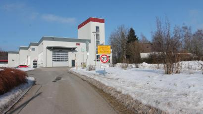 Bild: pi
Die geplante Verlegung der Straße bei der Witron Stahlfertiger GmbH & Co. KG im Ortsteil Hagendorf (Waidhaus) nimmt Formen an. Die neue öffentliche Straße wird nicht mehr durch das Firmengelände führen.