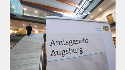 Bild: Karl-Josef Hildenbrand/dpa
Weil er bei einem AfD-Sommerfest den Holocaust geleugnet haben soll, muss ein 64-Jähriger in Augsburg vor Gericht. (Symbolfoto)