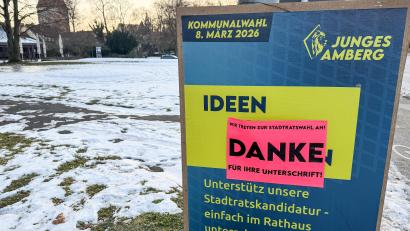 Bild: Petra Hartl
Mittlerweile ist auf den Plakaten der JU nur noch "Ideen" zu lesen. Vermutlich ist es kein Zufall, dass der Dank an die Unterstützer den zweiten Teil des Slogans verdeckt.