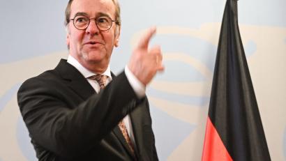 Bild: Britta Pedersen/dpa
„Wir haben das beste Einstellungsergebnis seit Aussetzung der Wehrpflicht“, sagt Verteidigungsminister Boris Pistorius (SPD).