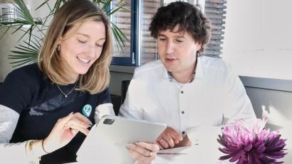 Bild: Peter Ringeisen
Sie haben den "Generation Z Day" geplant und vorbereitet (von links): Moderatorin Laura Pirke von der OGZ und Apotheker Dr. Robert Winkler von der Email-Apotheke.