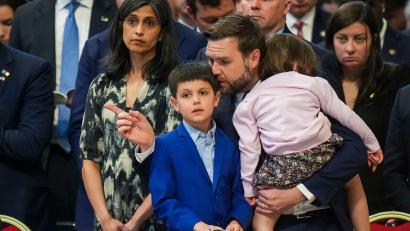 Bild: Alessandra Tarantino/AP/dpa
JD Vance und seine Frau Usha machen vierte Schwangerschaft öffentlich