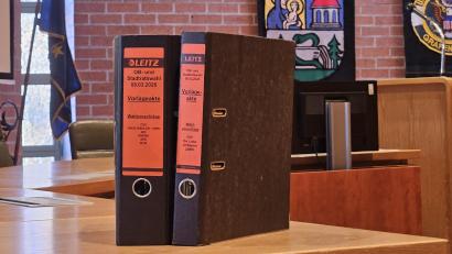 Bild: blf
Zwei dicke Ordner füllen die Wahlvorschläge und die dazugehörigen Unterlagen in Weiden.