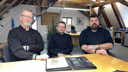 Bild: ge
Sie stehen für das Kulturangebot der Stadt in seiner vielfältigen Form: Stadtarchivar Jörg Fischer, Seidel-Saal-Manager Fred Tischler und Bürgermeister Stefan Frank (von links).