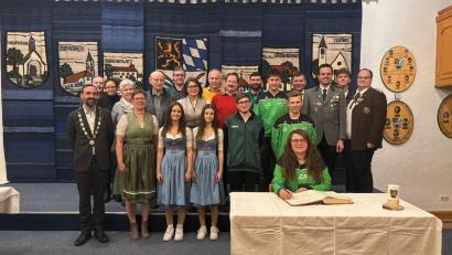 Bild: Armin Bulenda
Alle Geehrten der Sportlerehrung 2025 in Moosbach mit Bürgermeister Armin Bulenda.