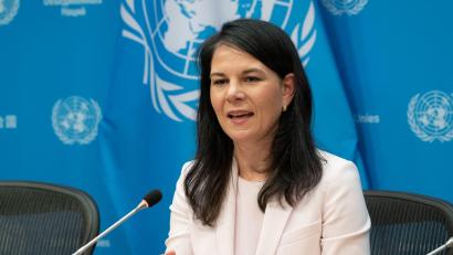 Bild: Evan Schneider/UN/XinHua/dpa
Baerbock zeigt keine Begeisterung für Trumps Vorstoß.