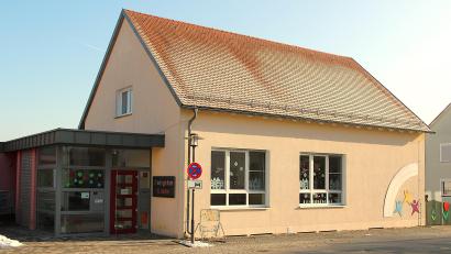 Bild: Gerhard Krones
Der Kindergarten St. Marien in Freihung ist ein kleines mittelständisches Unternehmen. Die pädagogischen Mitarbeiterinnen und die Ehrenamtlichen der Kath. Kirchenstiftung sollen durch einen Trägerwechsel entlastet werden.