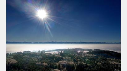 Bild: Karl-Josef Hildenbrand/dpa
In den nächsten Tagen strahlt häufig die Sonne am bayerischen Himmel. (Archivbild)