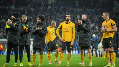 Bild: Kin Cheung/AP/dpa
Kalte Dusche: Im verregneten London kassierte Borussia Dortmund eine verdiente Niederlage bei Tottenham Hotspur.