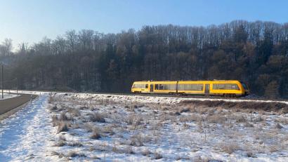 Bild: Wilhelm Amann
Der Tunnel sieht vor, dass die Bahnlinie Hof-Regensburg den Nabburger Stadtberg unterquert. Bisher führt sie daran vorbei. Unser Bild entstand zwischen Nabburg und dem Ortsteil Haindorf.