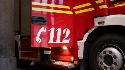 Bild: Niklas Treppner/dpa
Neben Einsatzkräften der Feuerwehr rückten zu dem Brand auch das Technische Hilfswerk, der Rettungsdienst, Notarzt und der Katastrophenschutz aus. (Symbolbild)