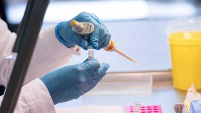 Bild: Sven Hoppe/dpa
Auf die Parallelen zwischen den beiden Morden stießen die Ermittler erst durch die DNA-Spur. (Symbolbild)