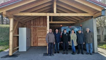 Bild: amö
Das Carport bei der Schule mit Lagerräumen und Unterstellplatz für den Bürgerbus wurde im Rahmen des Regionalbudgets 2023 gefördert. Jetzt meldet Winklarn ein neues Projekt