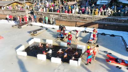 Bild: Archiv/red
Beim vergangenen Neujahrsschwimmen waren 150 Teilnehmer mit von der Partie. Heuer ist die Zahl auf 100 begrenzt.