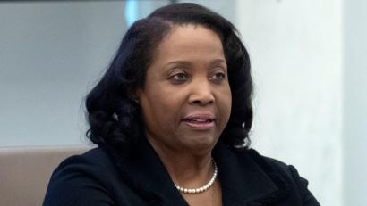 Bild: Mark Schiefelbein/AP/dpa
US-Präsident Trump will Fed-Vorstandsmitglied Cook angeblich wegen Hypothekenbetrugs loswerden. (Archivbild)