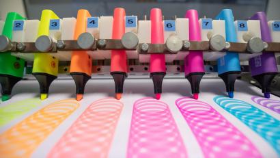 Bild: Daniel Karmann/dpa
Vor allem das Bürogeschäft, also Stifte wie Textmarker, laufen nicht mehr so gut. (Symbolbild)