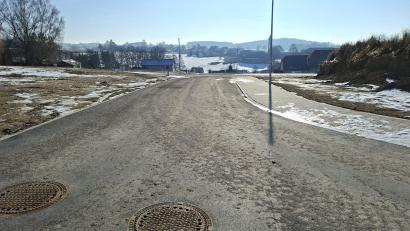 Bild: prh
Der Plößberger Marktgemeinderat legte "Schloßleite" auch als Straßenname im gleichnamigen Baugebiet in Wildenau fest. Einem Antrag eines Ehepaars zur Wahl eines anderen Namens wurde nicht entsprochen.