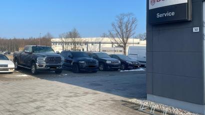 Bild: Franz Schneider
In Weiden wurde von fünf Fahrzeugen Katalysatoren gestohlen. Dabei handelt es sich laut Werkstatt-Besitzer um „auffällige“ Teile, da es sich ausschließlich um Fahrzeuge handelt, die aus Amerika importiert worden sind.