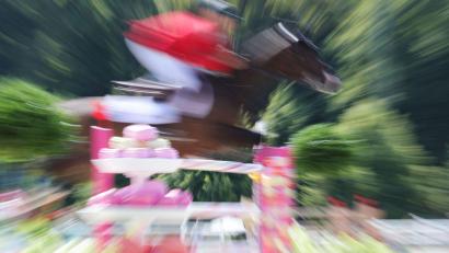 Bild: Rolf Vennenbernd/dpa
Ein Springreiter überwindet ein Hindernis. Um einen Springsattel ging es bei der Verhandlung am Amtsgericht. Eine 30-Jährige wurde wegen "Unterschlagung" verurteilt.