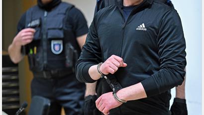 Bild: Martin Schutt/dpa
In Jena stehen derzeit drei weitere mutmaßliche Anhänger der Gruppe vor Gericht. (Archivbild)