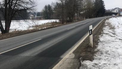 Bild: sei
Mit dem Bau der Umgehungstraße wird der Radweg, der bisher auf Höhe des Badeweihers endet, bis nach Mantel hineingeführt und an der Hüttener Straße entsteht ein Kreisverkehr. Die Beleuchtung beider Projekte war Thema der Sitzung.