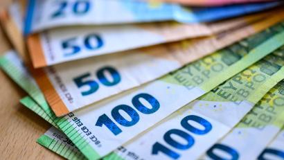 Bild: Hendrik Schmidt/dpa
Die Mindestlohn-Erhöhung bringt vielen Menschen in Bayern mehr Geld - wie vielen ist nicht ganz klar.