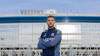 Bild: Rolf Vennenbernd/dpa
Edin Dzeko will zukünftig in der 2. Bundesliga stürmen.