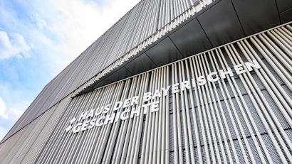 Bild: Armin Weigel/dpa
Das Museum der bayerischen Geschichte in Regensburg zeigt ab diesem Sommer Hitlers Aufstieg an die Macht. (Archivbild)