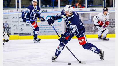 Archivbild: Werner Moller
Ex-Blue-Devil Martin Heinisch geht ab sofort für den ERSC Amberg auf Torejagd.