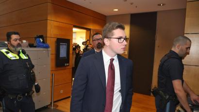 Bild: Karl-Josef Hildenbrand/dpa
Nach Ansicht des AfD-Politikers sollte das Verfahren eingestellt werden. (Archivbild)