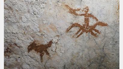 Bild: Maxime Aubert/Griffith University/dpa
Die Forscher entdeckten auf Sulawesi die bisher älteste bekannte Höhlenkunst.