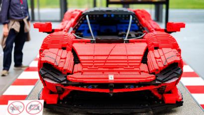 Bild: Daniel Karmann/dpa
Erwachsene können sich Spielzeuge leisten, von denen sie als Kind nur träumen konnten. (Archivbild)