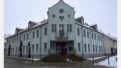 Bild: jr
Im Mitterteicher Rathaus gibt seit 2020 CSU-Bürgermeister Stefan Grillmeier den Ton an. Bei der Kommunalwahl 2026 trifft er nur auf einen Herausforderer: Wolfgang Karbstein von der Wählergemeinschaft Zukunft Stadt Mitterteich.