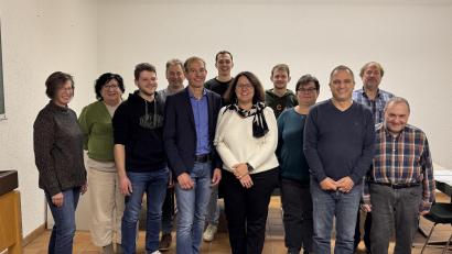 Bild: SPD Hirschbach
Das Bild zeigt den Bürgermeisterkandidaten Ralf Schneider (Fünfter von links) mit seiner Frau Gisela sowie die anwesenden Gemeinderatskandidaten.