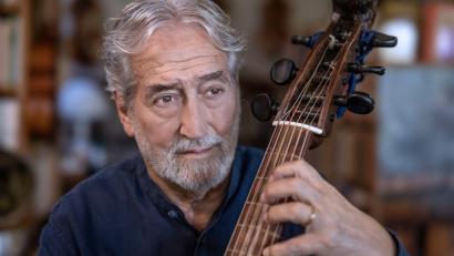 Bild: Rui Camilo/Ernst von Siemens Musikstiftung/dpa
Jordi Savall habe Musikerinnen und Musiker über Generationen hinweg geprägt, begründete die Stiftung die Auszeichnung.