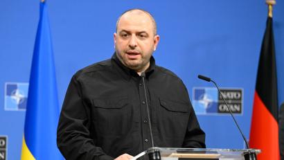 Bild: Wiktor Dabkowski/ZUMA Press Wire/dpa
Der ukrainische Verhandlungsführer Rustem Umjerow kündigt weitere direkte Verhandlungen mit russischen Vertretern über ein Kriegsende für diesen Samstag an. (Archivbild)