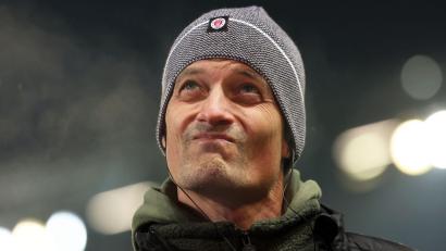 Bild: Christian Charisius/dpa
St. Paulis Trainer Alexander Blessin wird als Nachfolger von Dino Toppmöller bei Eintracht Frankfurt gehandelt.