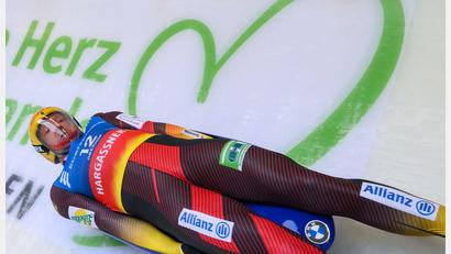 Bild: Robert Michael/dpa
Felix Loch holte beim Rodel-Weltcup in Oberhof seinen vierten Saisonsieg.