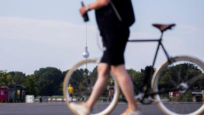 Bild: Christoph Soeder/dpa
Auch auf dem Fahrrad ist Alkohol gefährlich. (Symbolbild)