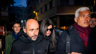 Bild: Jean-Christophe Bott/KEYSTONE/dpa
Keine U-Haft mehr: Jacques Moretti kommt gegen Auflagen frei. (Archivbild)