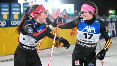 Bild: Hendrik Schmidt/dpa
Coletta Rydzek (l) und Laura Gimmler siegen in Goms im Team-Sprint. (Archivbild)