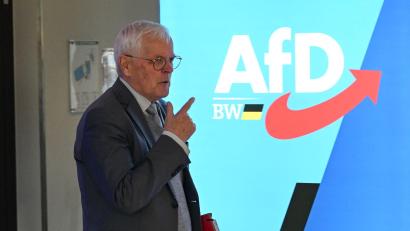 Bild: Bernd Weißbrod/dpa
Nach harschen Aussagen rudert Emil Sänze zurück. (Archivbild)